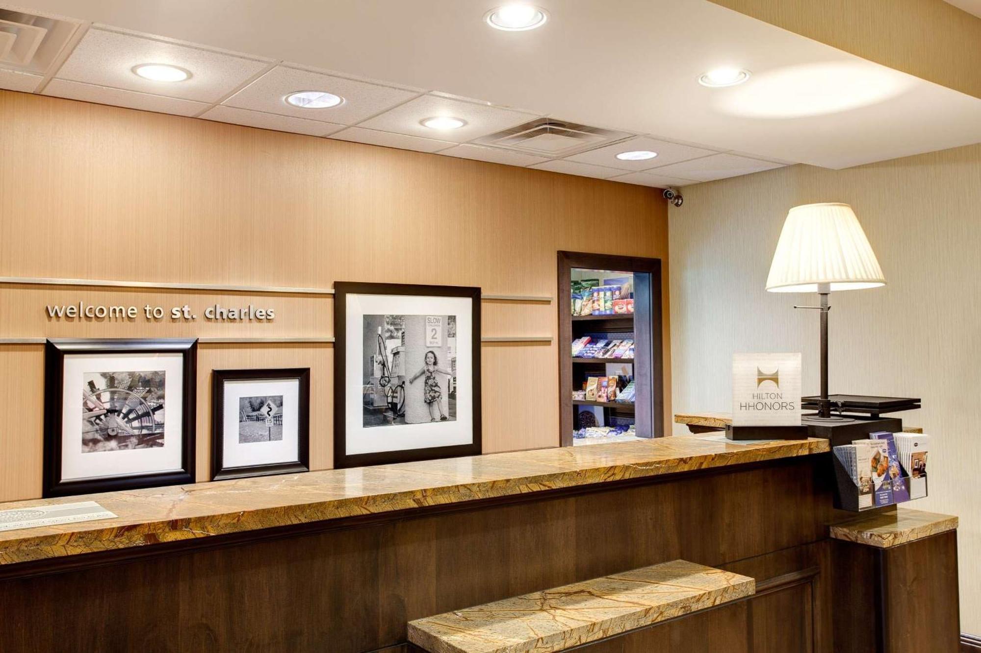 Hampton Inn & Suites Chicago/Saint Charles Exteriör bild