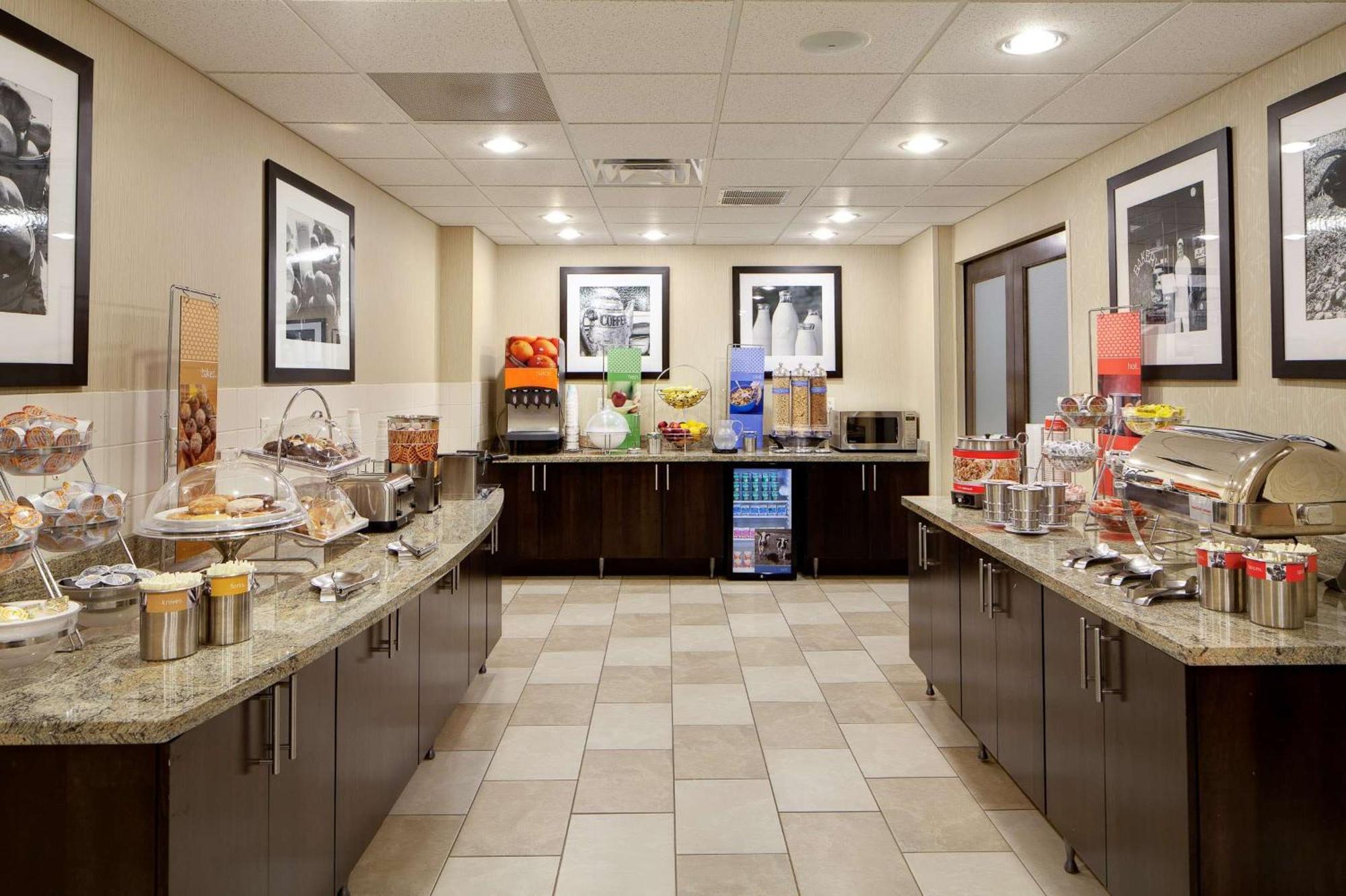 Hampton Inn & Suites Chicago/Saint Charles Exteriör bild